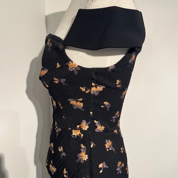 Roland Mouret A-Line Dress Black
Floral Print, Size 6 - Picture 4 of 6